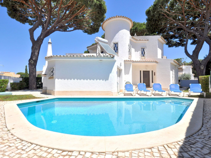 Sport & Beauty, Villa in Vilamoura with Pool  Near Golf Courses, Loulé