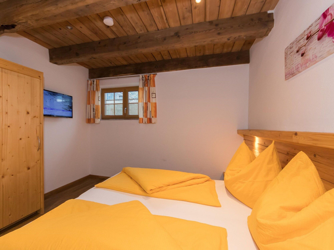Bedroom 3, Apartment in Kaprun With Ski-in/ski-out Access, Zell am See