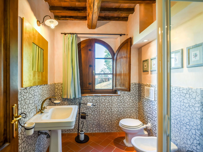 Bathroom 4, Private Garden and Pool, Near Siena and Crete Senesi, Siena