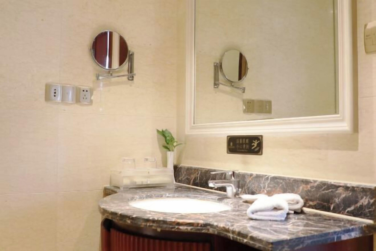 Bathroom 4, Dingsheng International Hotel, Nanchang