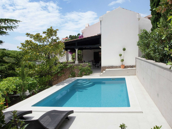 Sport & Beauty 3, Charming Villa with Private Swimming Pool in Dalmatia, Baška Voda
