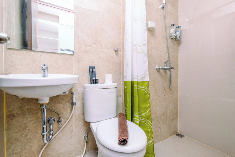 Bathroom 5, Comfort And Well Furnished Studio At Transpark Cibubur Apartment, Depok
