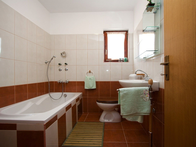 Bathroom 3, Luxurious Apartment in Sajini Croatia, Barban
