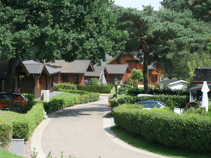 Others 4, Comfortable Chalet Near Brunssummerheide, Heerlen