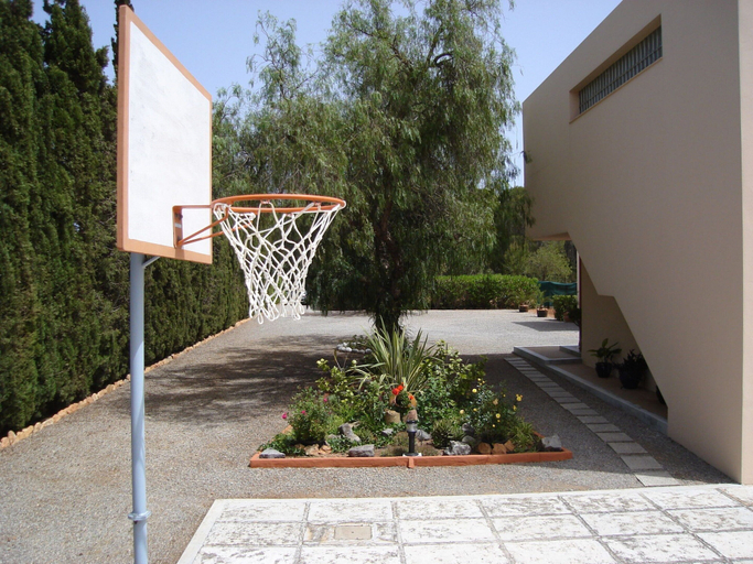 Garden 2, Apartment in Ibiza Near Stunning Beaches, Baleares