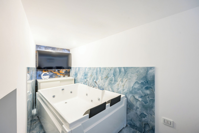 Bedroom 5, Mergellina Sea Studio with Jacuzzi, Napoli