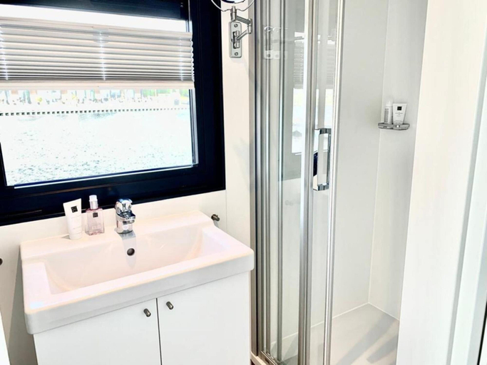 Bathroom, Houseboat Sneekermeer with Sun Deck, Sneek