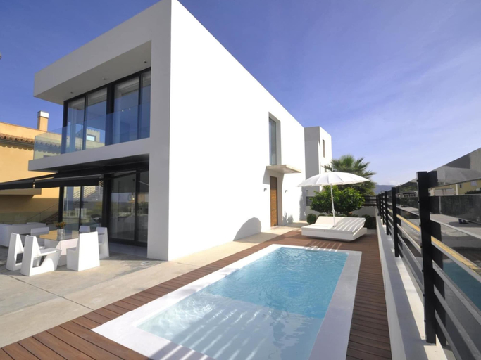 Others 3, Villa in Son Serra With Beach and Pool, Baleares