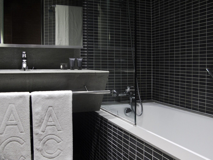 Bathroom 4, AC Hotel Som by Marriott, Barcelona