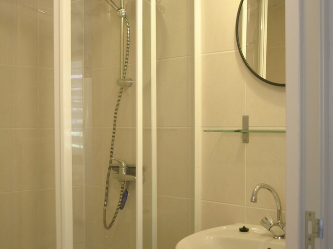 Bathroom 3, Chalet in Ootmarsum on Kuiperberg, Dinkelland