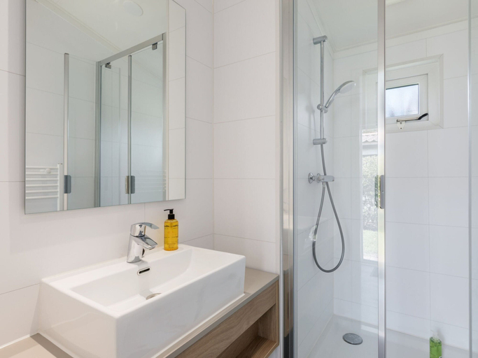 Bathroom, Restyled Chalet With Dishwasher, Near the Sea, on Texel, Texel