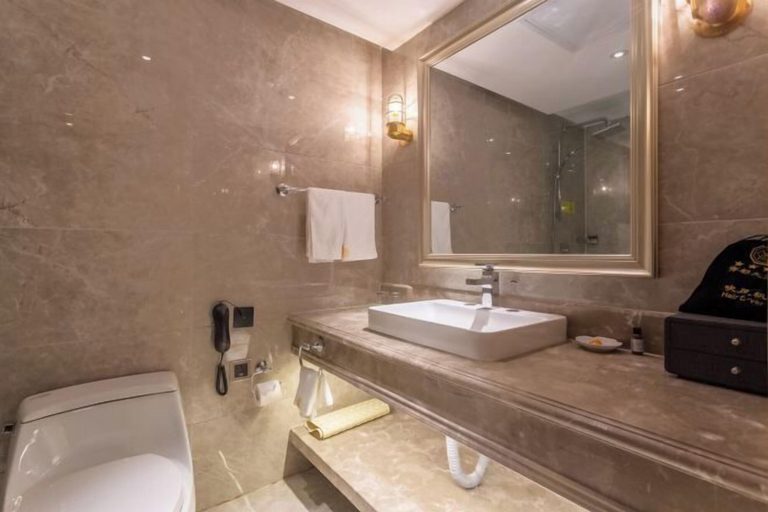 Bathroom 2, Century Plaza Qidu Hotel, Chuzhou