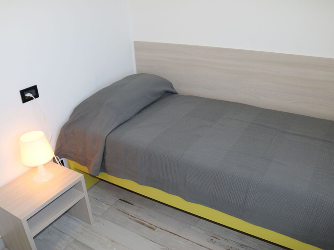 Bedroom 4, Holiday Apartment near Lake, Shared Swimming Pool, Verona