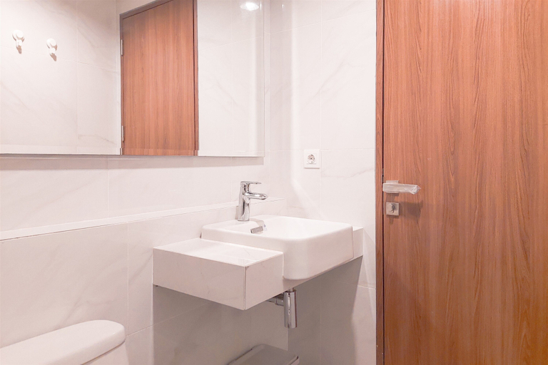 Bathroom 4, Good Place And Comfy Studio Apartment At The Smith Alam Sutera, Tangerang