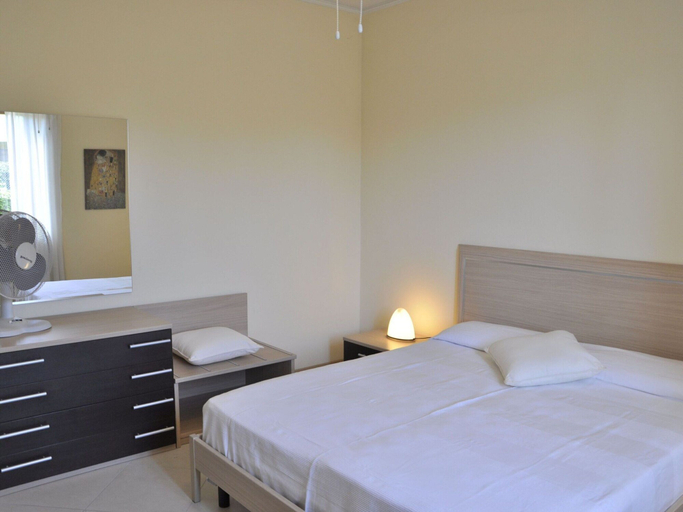 Bedroom 2, Residence near Lake Garda, Verona