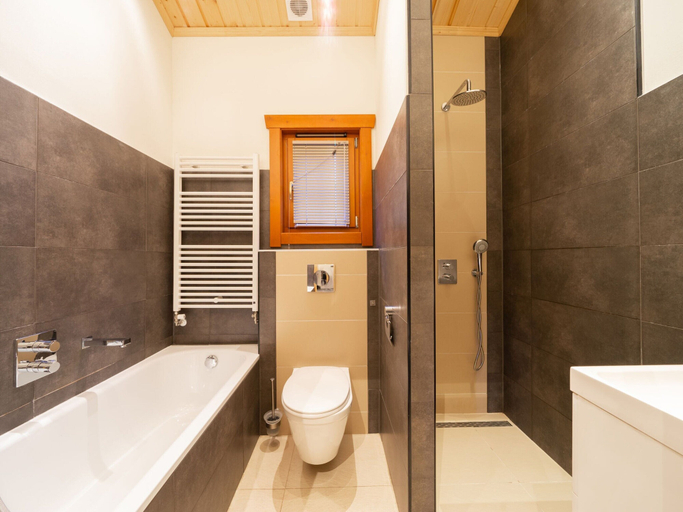 Others 2, Wooden Chalet With Wifi Near Brunssummerheide, Heerlen