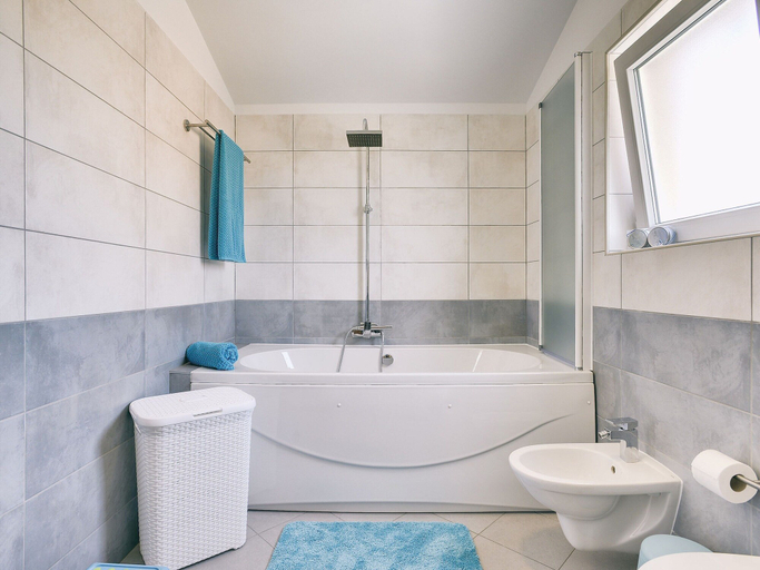 Bathroom 5, Villa in Pula With Pool & Parasol, Pula
