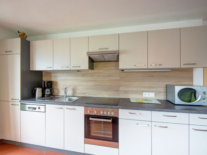 Others 5, Scenic Apartment in Tirol With Garden, Schwaz