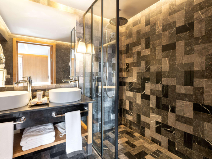 Bathroom 13