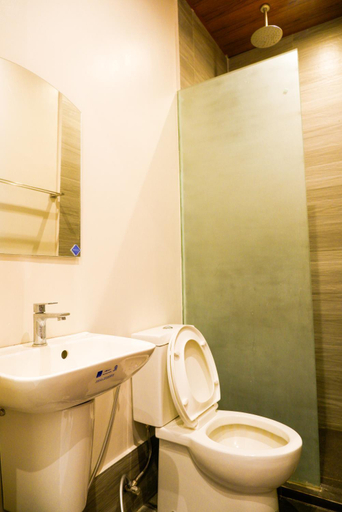Bathroom 5, Armando's Garden Resort and Resto, Cuyapo