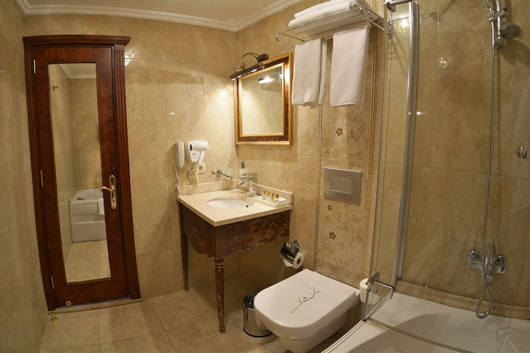 Bathroom 3, Arden City Hotel, Fatih