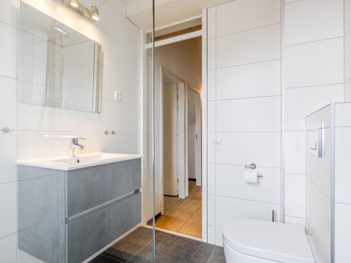 Bathroom 5, Well Furnished Villa With Garden Near the Beach, Noord-Beveland