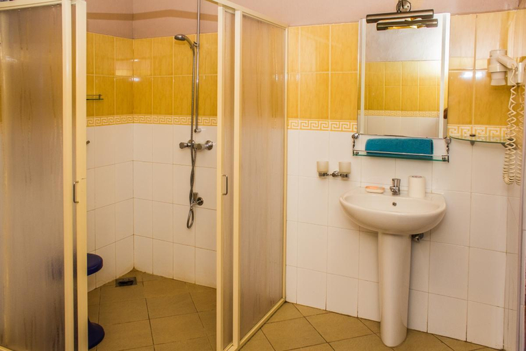 Bathroom 4, Hotel Panorama, Habaraduwa