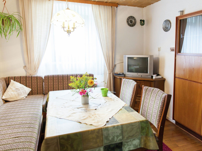 Others 5, Holiday Home in Sellerich With Forest, Eifelkreis Bitburg-Prüm