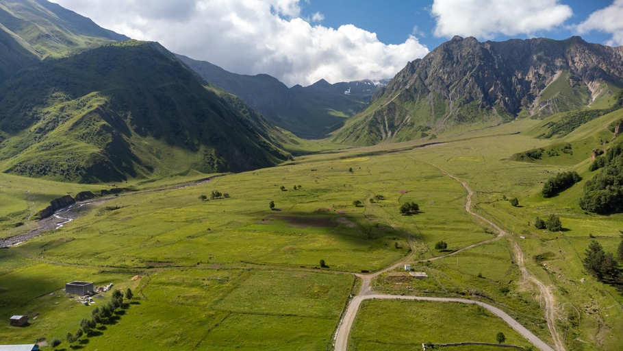 Others 2, Terkhena, Kazbegi