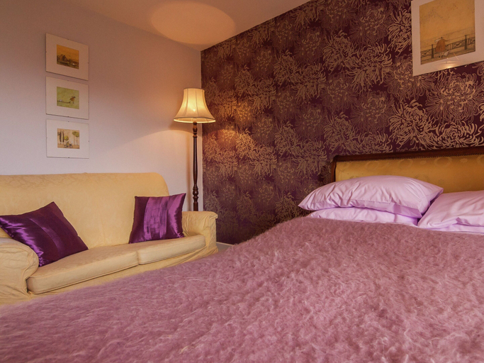 Room 3, Elegant House With Heated Pool and Sauna, Dordogne