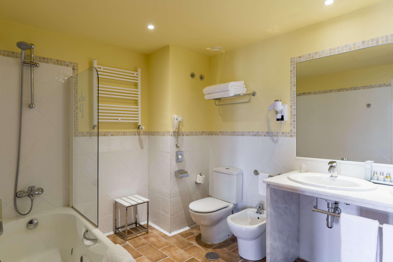 Bathroom 5, Parador de Tortosa, Tarragona