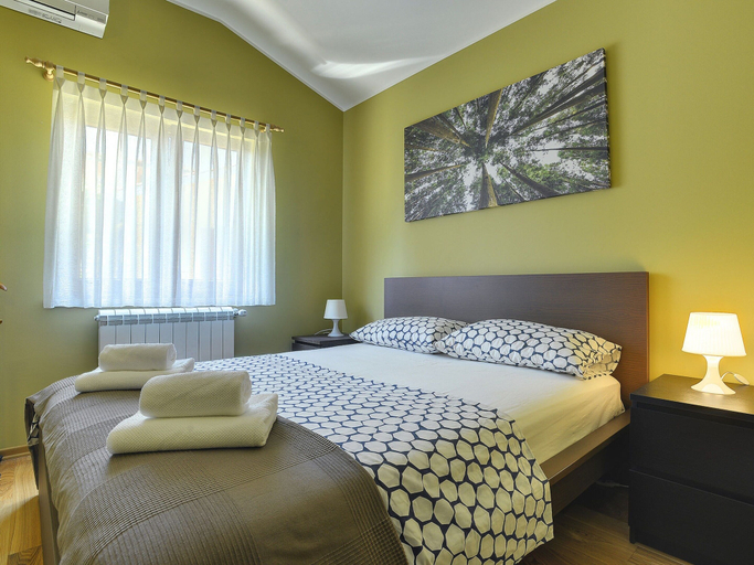 Bedroom 3, Villa in Peroj With Private Pool & Near Beach, Bale