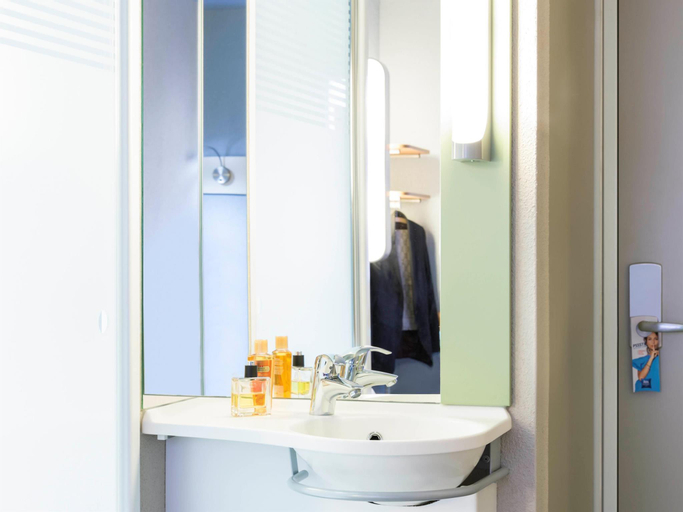 Bathroom 7