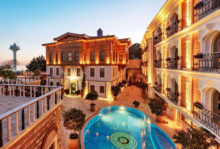 Exterior & Views