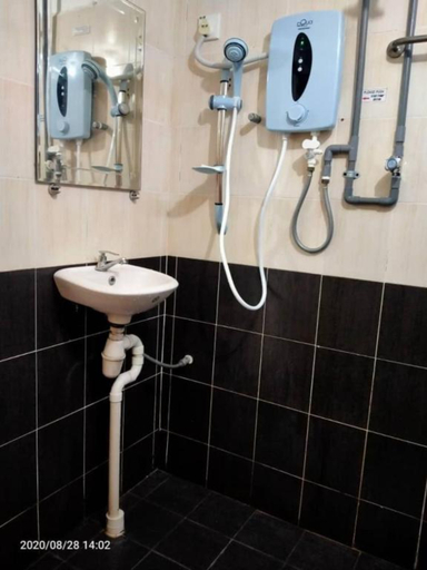 Bathroom, Tamim Suite Group Hotel Dungun, Dungun