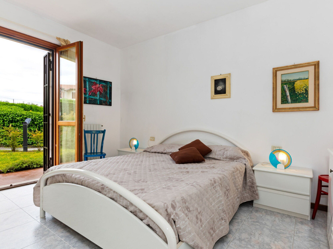 Bedroom 3, Apartment in Lazise With Lake View & Pool, Verona