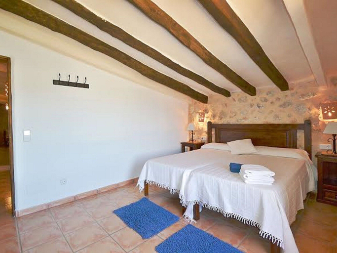 Room 5, Farmhouse in Mallorca With Pool & Views, Baleares
