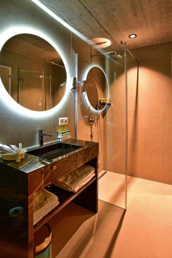 Bathroom 3, City Hotel Glarnerland, Glarus