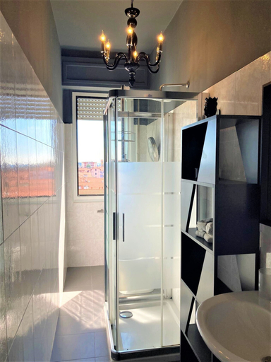 Bathroom 3, Bright studio with balcony - Visconti 14, Milano