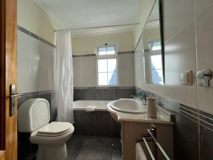 Bathroom 2, Briola by OP, São Vicente