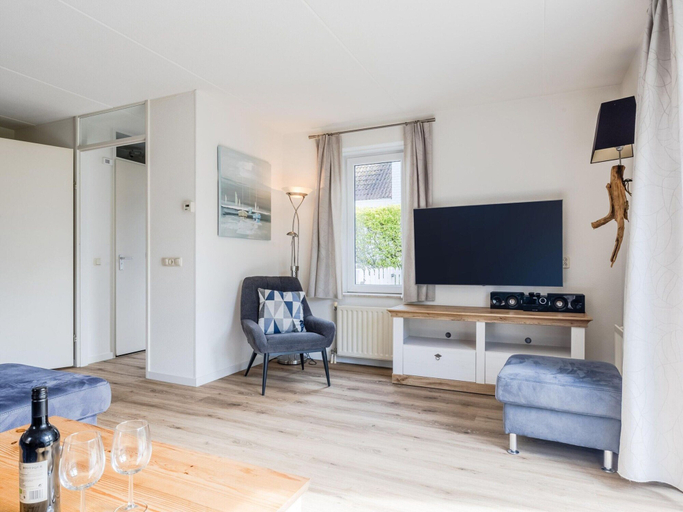 Living area 2, Well Furnished Villa With Garden Near the Beach, Noord-Beveland