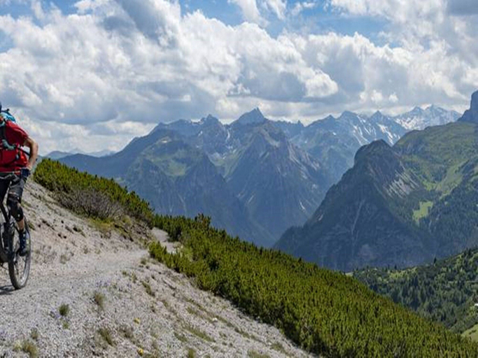 Others 4, Chalet by the ski Lift With Balcony and Sauna, Innsbruck Land