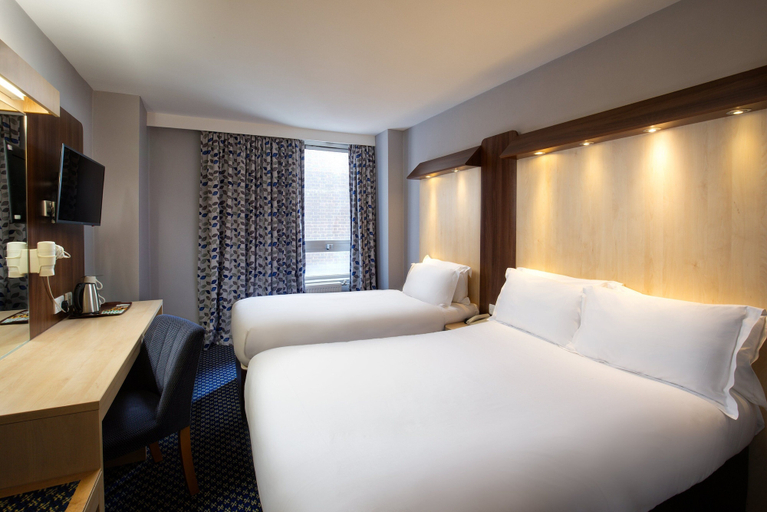Bedroom 3, Royal National Hotel, London