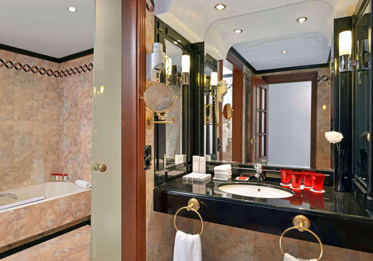 Bathroom 5, Hotel Victoria Gran Meliá, Baleares