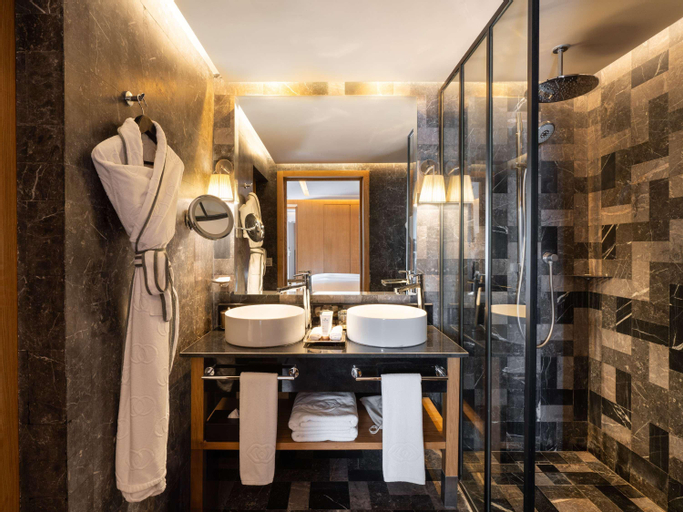 Bathroom 12