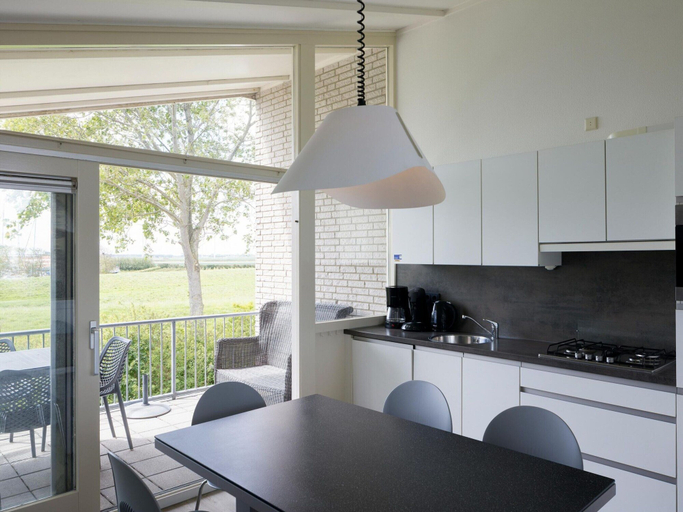 Private kitchen 4, Villa in Zeeland With Sauna & Beach Access, Noord-Beveland