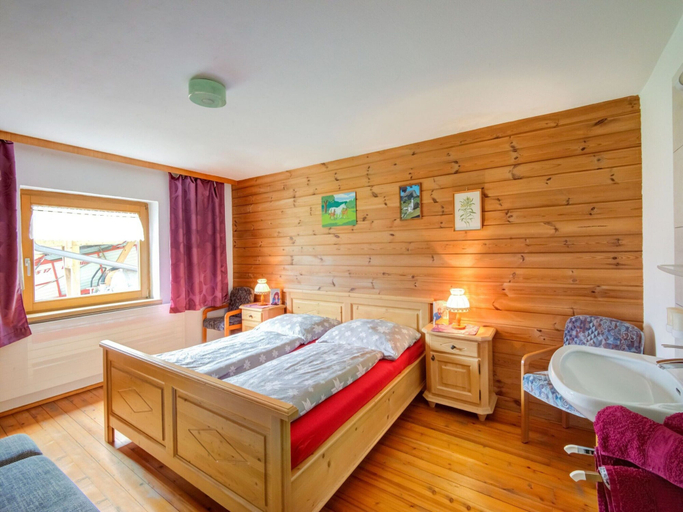 Others 4, Scenic Apartment in Tirol With Garden, Schwaz