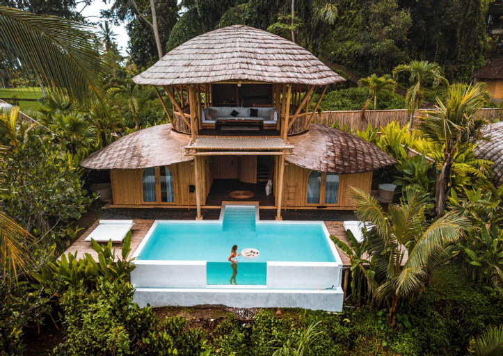 Swimming Pool 13
