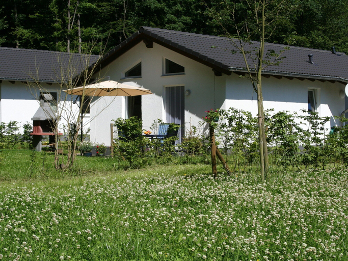 Exterior 5, Tidy Holiday Home With Dishwasher, in a Green Area, Vulkaneifel