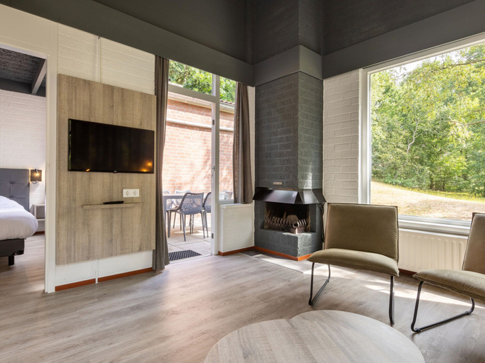 Room 1, Restyled Bungalow with Dishwasher near Nature Reserve, Weert